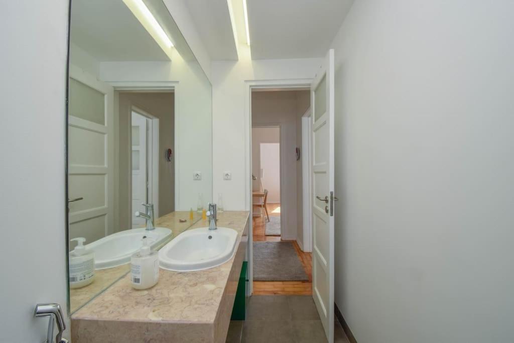 Cozy And Sunny Family Apartment リスボン エクステリア 写真