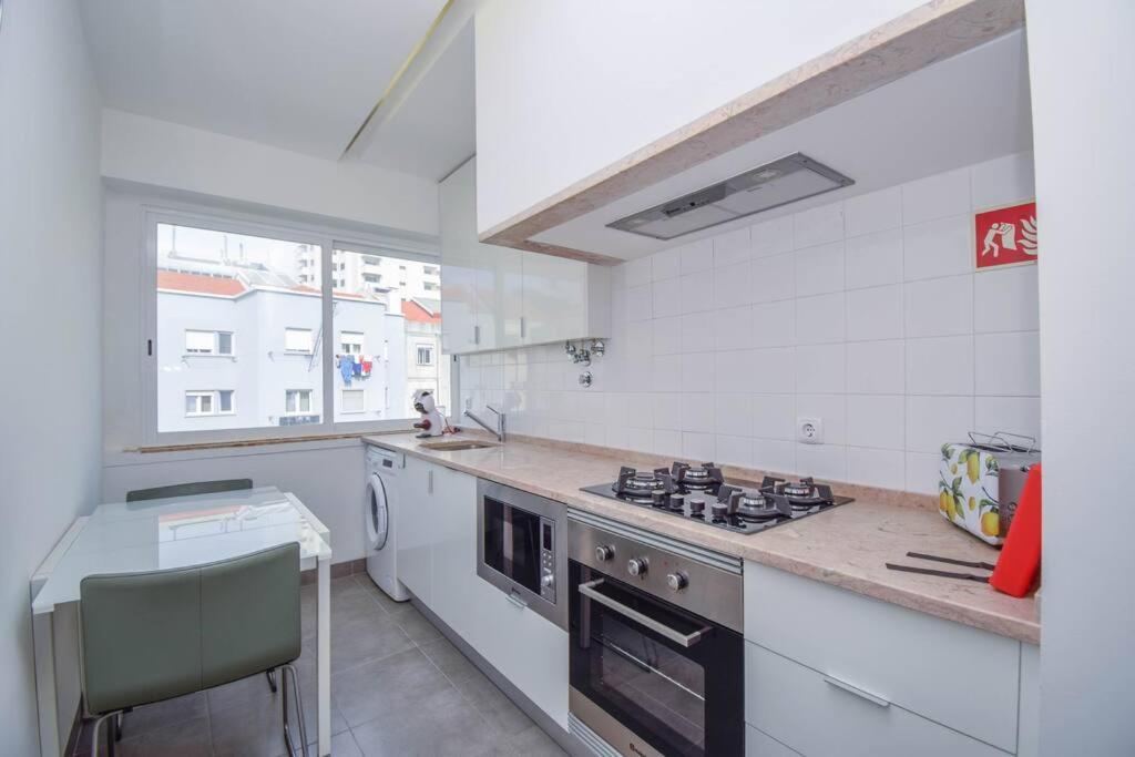 Cozy And Sunny Family Apartment リスボン エクステリア 写真