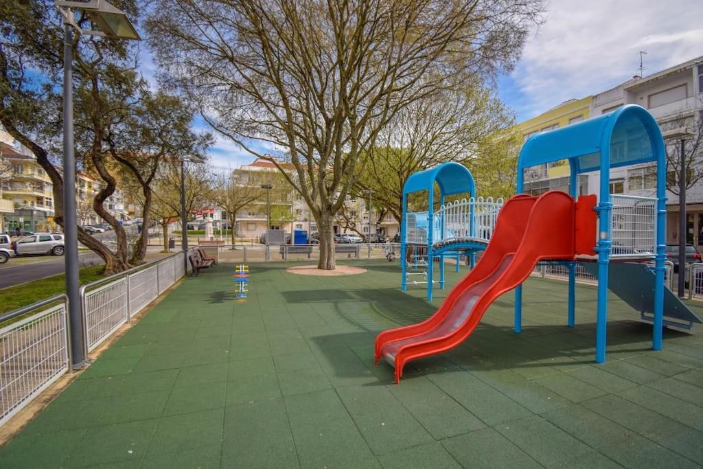 Cozy And Sunny Family Apartment リスボン エクステリア 写真